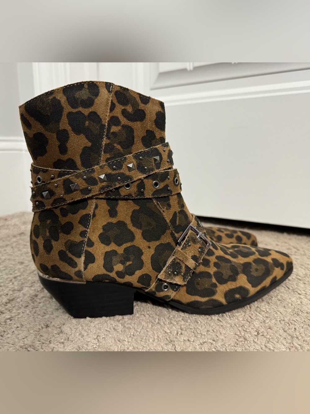Cool Kenneth Cole size 7 brown Cheyenne studded leopard print suede boots new